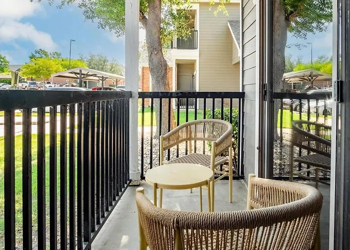 Landing Modern With Amazing Amenities *